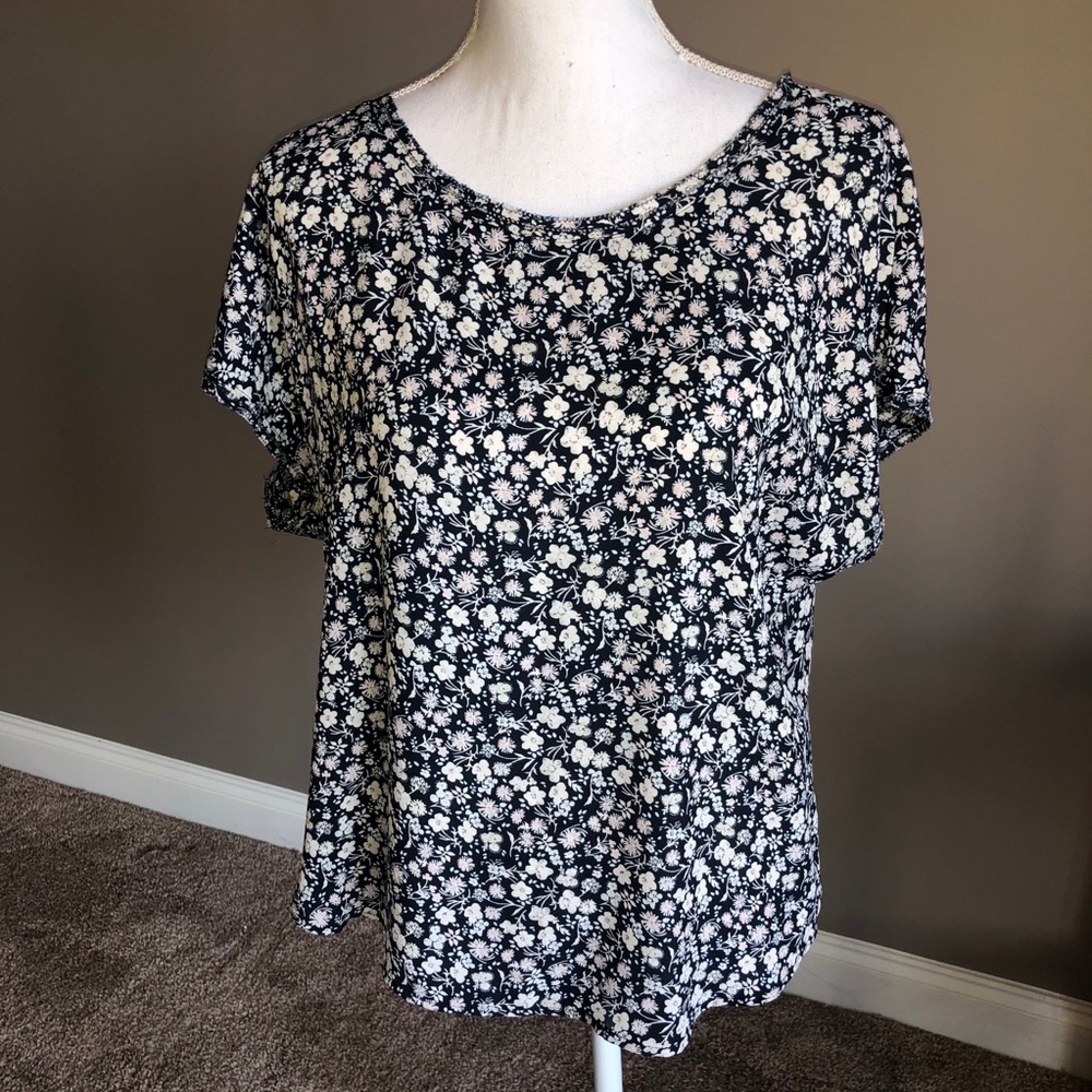 Banana Republic Blouse Black Floral Short Sleeves